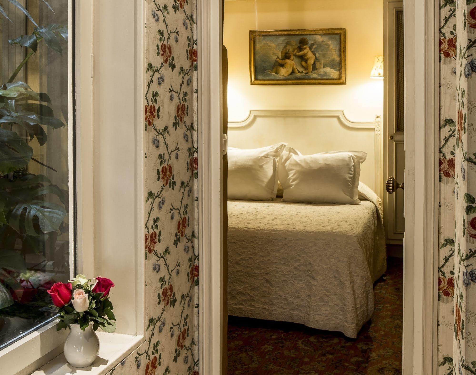Hotel Caron De Beaumarchais Paris Ngoại thất bức ảnh