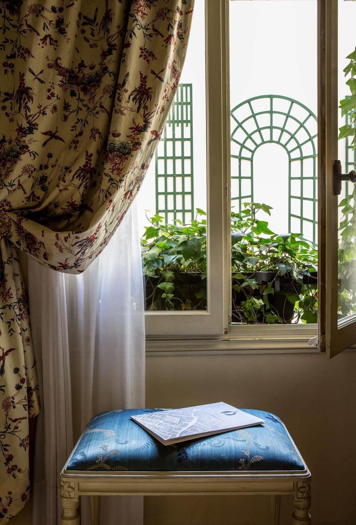 Hotel Caron De Beaumarchais Paris Ngoại thất bức ảnh